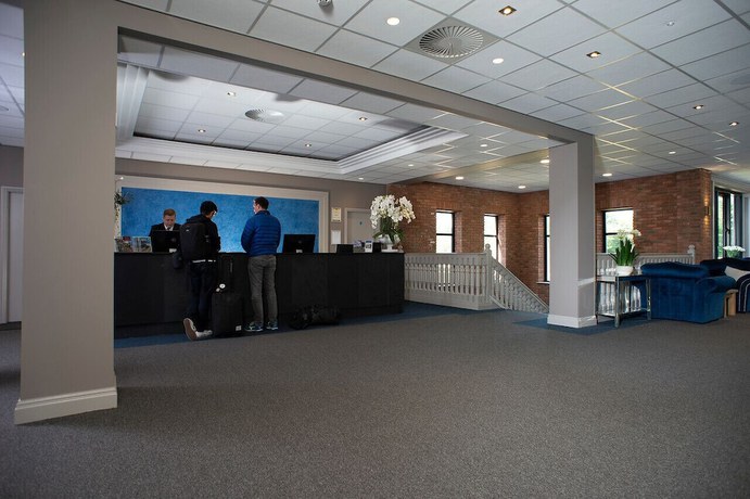 Imagen de los interiores del Hotel COMIS and Golf Resort. Foto 16