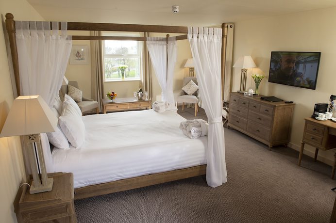 Imagen de la habitación del Hotel COMIS and Golf Resort. Foto 12