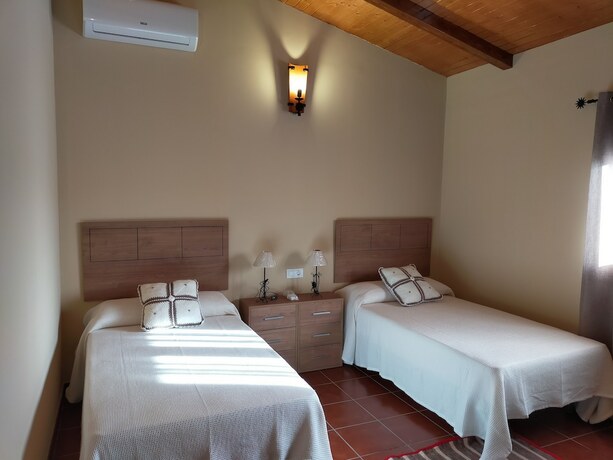 Imagen general del Hotel COMPLEJO RURAL LA PALOMA. Foto 4