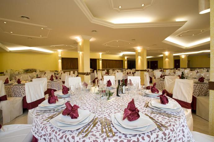 Imagen del bar/restaurante del Hotel COMPLESSO TURISTICO SETAR. Foto 3