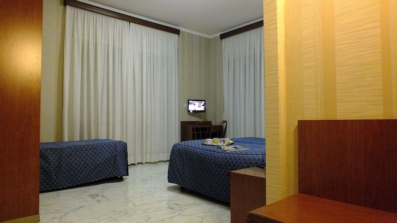 Imagen de la habitación del Hotel CONSUL, Aurelio. Foto 4