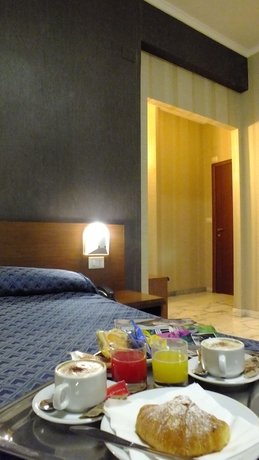 Imagen de la habitación del Hotel CONSUL, Aurelio. Foto 5