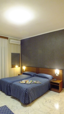 Imagen de la habitación del Hotel CONSUL, Aurelio. Foto 7