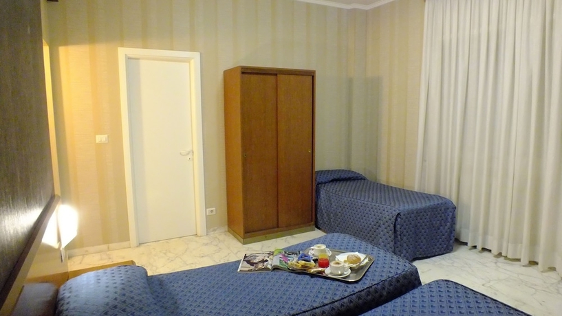 Imagen de la habitación del Hotel CONSUL, Aurelio. Foto 8