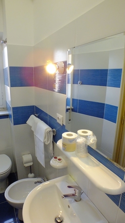 Imagen de la habitación del Hotel CONSUL, Roma. Foto 2