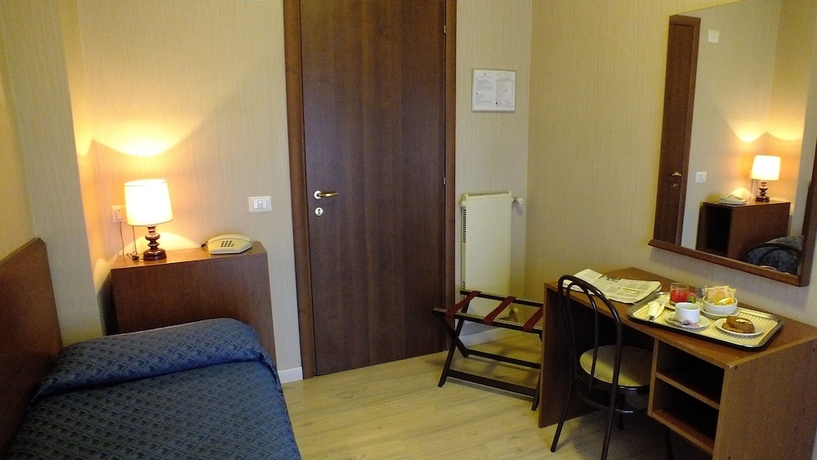 Imagen de la habitación del Hotel CONSUL, Roma. Foto 3