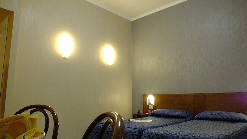 Imagen de la habitación del Hotel CONSUL, Roma. Foto 6