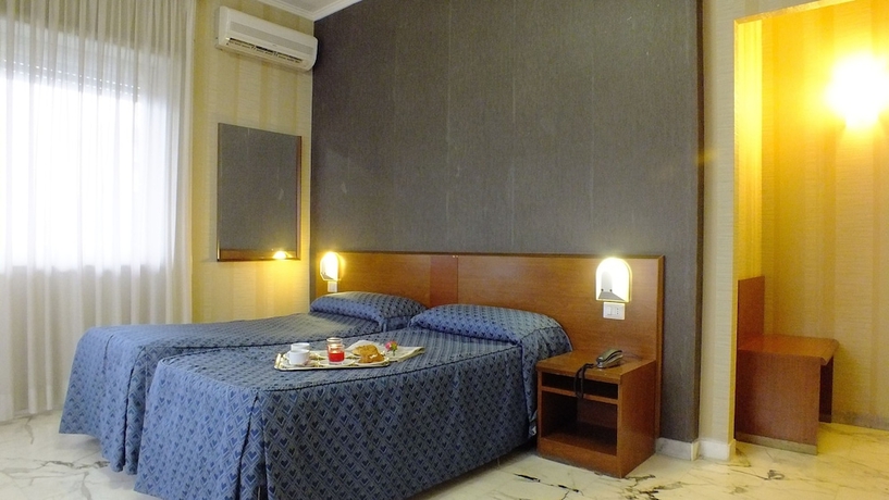Imagen de la habitación del Hotel CONSUL, Roma. Foto 12