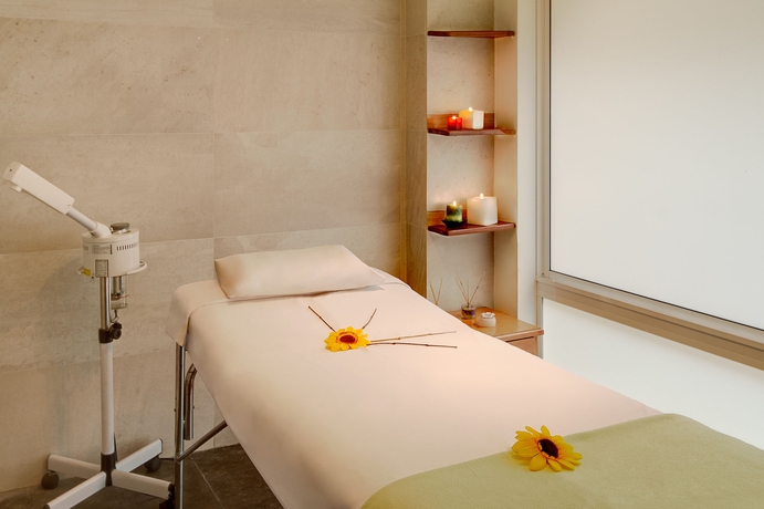 Imagen de los interiores del Hotel CONTINENTAL ALL SUITES. Foto 7