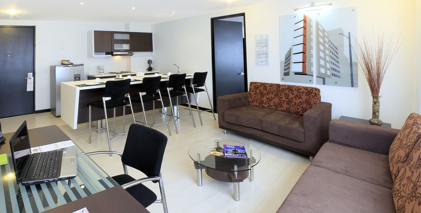 Imagen de los interiores del Hotel CONTINENTAL ALL SUITES. Foto 8