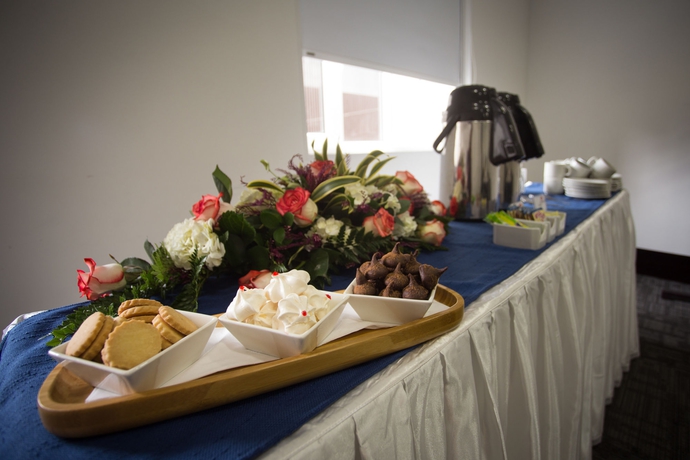 Imagen del bar/restaurante del Hotel CONTINENTAL ALL SUITES. Foto 4