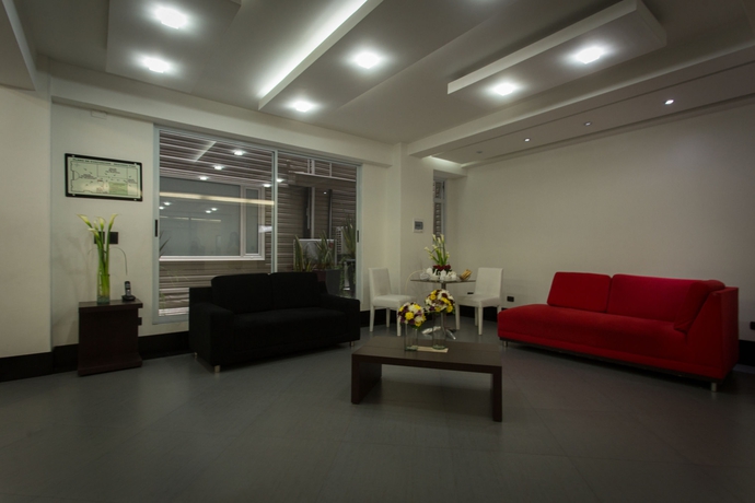 Imagen de los interiores del Hotel CONTINENTAL ALL SUITES. Foto 13