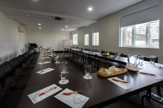 Imagen de los interiores del Hotel CONTINENTAL ALL SUITES. Foto 14