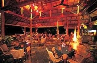Imagen del bar/restaurante del Hotel CORAL BAY RESORT AND SPA. Foto 9