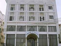 Imagen de los exteriores del Hotel CORNICHE. Foto 4