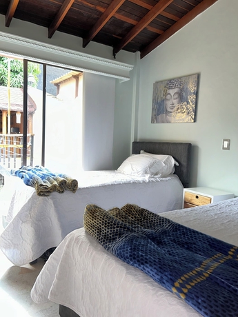 Imagen de la habitación del Hotel CORONA HOUSE. Foto 2