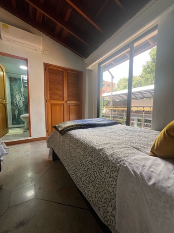 Imagen de la habitación del Hotel CORONA HOUSE. Foto 3