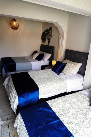 Imagen de la habitación del Hotel CORONA HOUSE. Foto 10