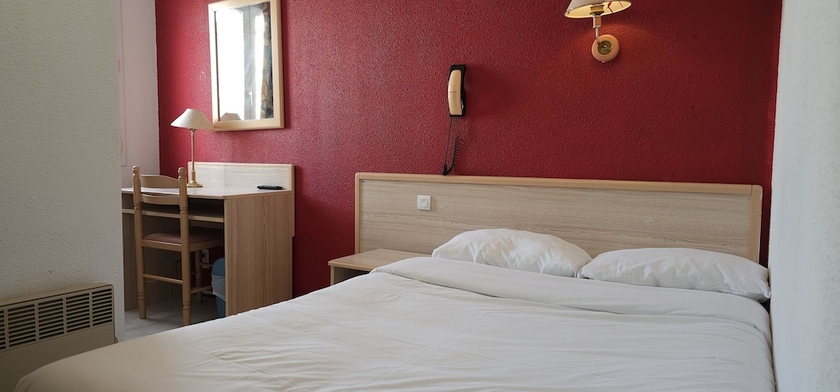 Imagen de la habitación del Hotel CORONA Lourdes. Foto 3