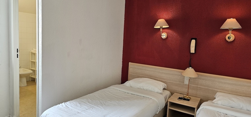 Imagen de la habitación del Hotel CORONA Lourdes. Foto 5