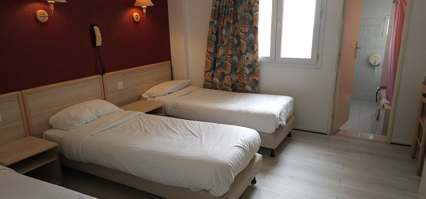 Imagen de la habitación del Hotel CORONA Lourdes. Foto 10