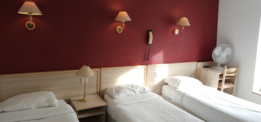 Imagen de la habitación del Hotel CORONA Lourdes. Foto 11