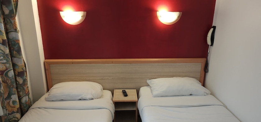 Imagen de la habitación del Hotel CORONA Lourdes. Foto 13