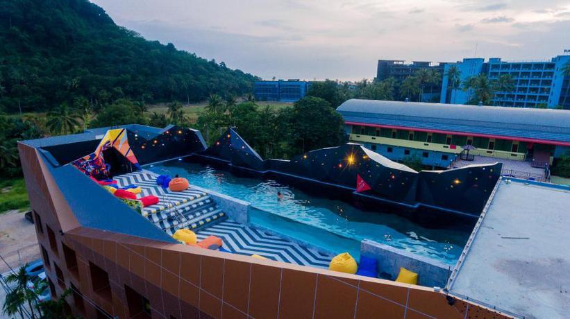 Imagen de la piscina del Hotel COSI KRABI AO NANG BEACH. Foto 16