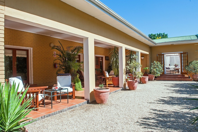 Imagen de los exteriores del Hotel COSMOS CUISINE GUEST HOUSE. Foto 6