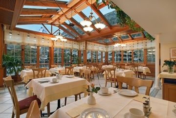 Imagen del bar/restaurante del Hotel COURONNE. Foto 6