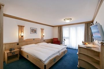 Imagen general del Hotel COURONNE. Foto 3