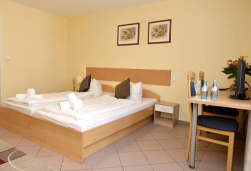 Imagen de la habitación del Hotel CROWN, Frankfurt. Foto 6