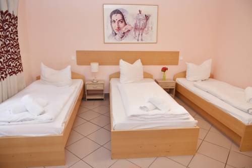 Imagen de la habitación del Hotel CROWN, Frankfurt. Foto 7