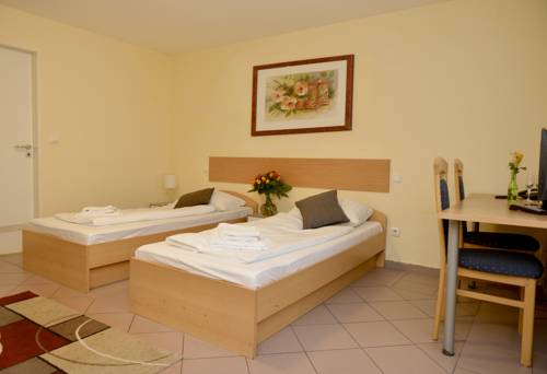 Imagen de la habitación del Hotel CROWN, Frankfurt. Foto 9