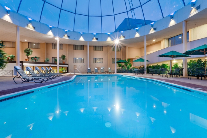 Imagen de la piscina del Hotel CROWNE PLAZA HARTFORD - CROMWE. Foto 16