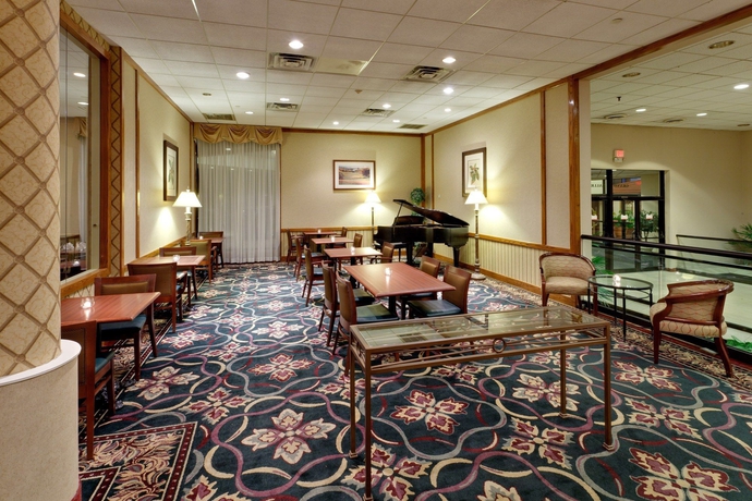 Imagen del bar/restaurante del Hotel CROWNE PLAZA HARTFORD - CROMWE. Foto 4