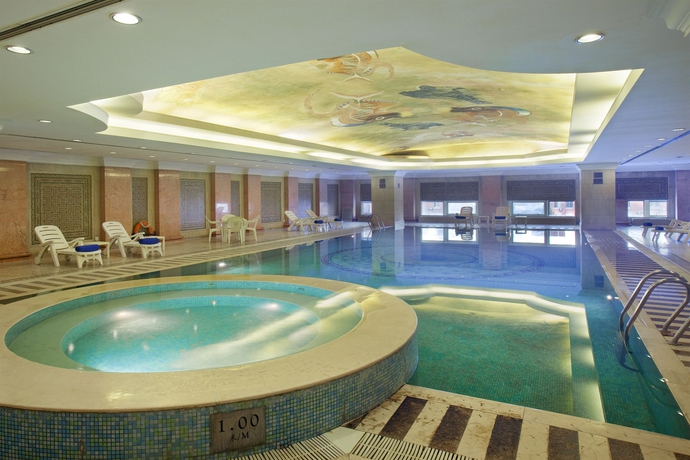 Imagen de la piscina del Hotel CROWNE PLAZA SHENGYANG ZHONGSHAN. Foto 16