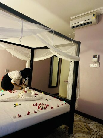 Imagen general del Hotel CRYSTAL APARTMENT HOTEL AND LODGES. Foto 8