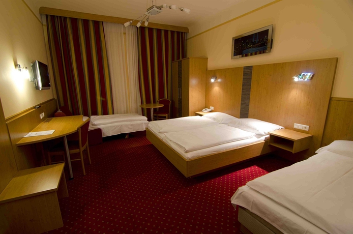 Imagen de la habitación del Hotel CRYSTON. Foto 3