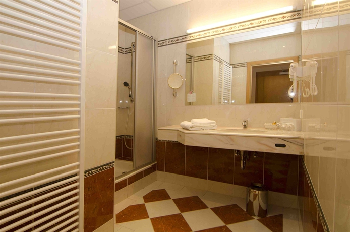 Imagen de la habitación del Hotel CRYSTON. Foto 6