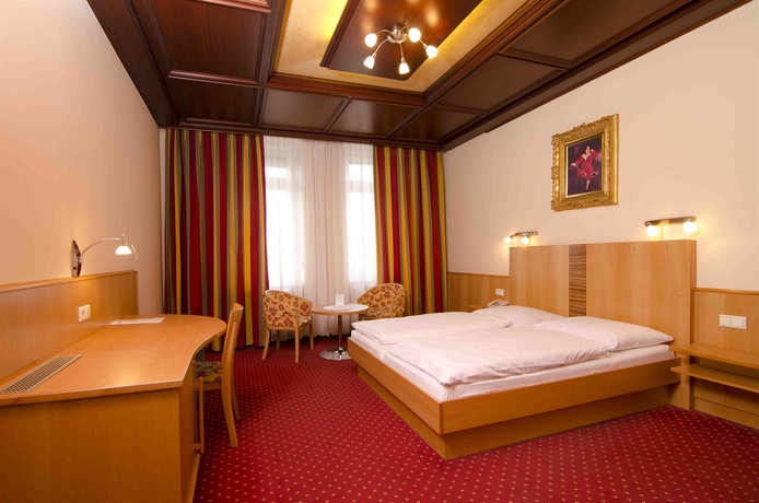 Imagen de la habitación del Hotel CRYSTON. Foto 7