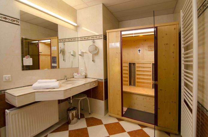 Imagen de la habitación del Hotel CRYSTON. Foto 13