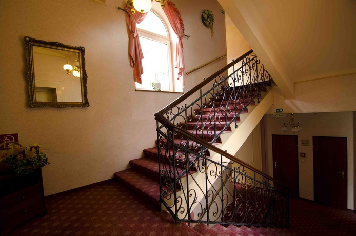 Imagen de los interiores del Hotel CRYSTON. Foto 15