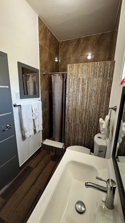 Imagen de la habitación del Hotel CUATRO PALMAS HOTEL. Foto 14