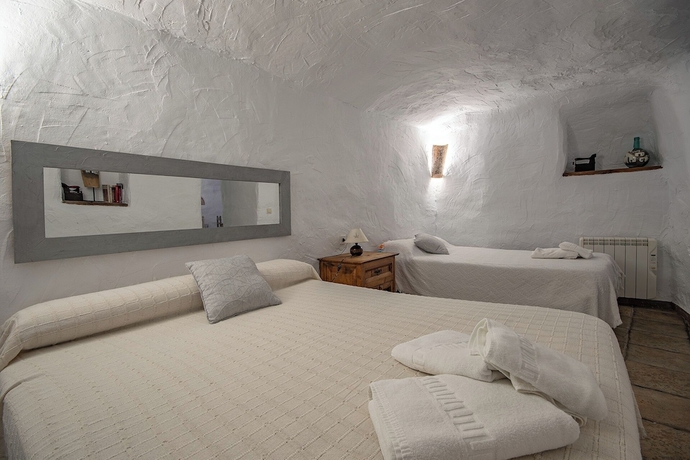 Imagen de la habitación del Hotel CUEVAS VICTORIA. Foto 4
