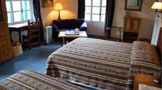 Imagen de la habitación del Hotel CUSIN. Foto 4