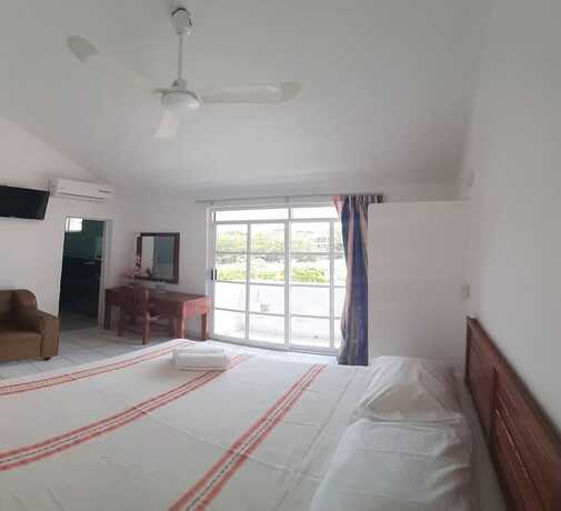 Imagen de la habitación del Hotel CZ. Foto 11