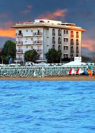 Imagen general del Hotel Ca' Bianca, Riccione. Foto 1