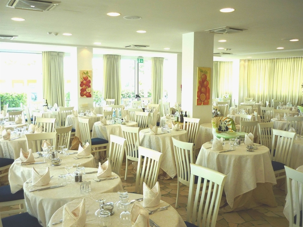 Imagen del bar/restaurante del Hotel Ca' Bianca, Riccione. Foto 2