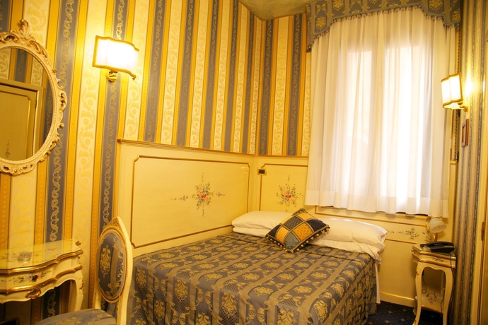 Imagen de la habitación del Hotel Ca' Morosini. Foto 10